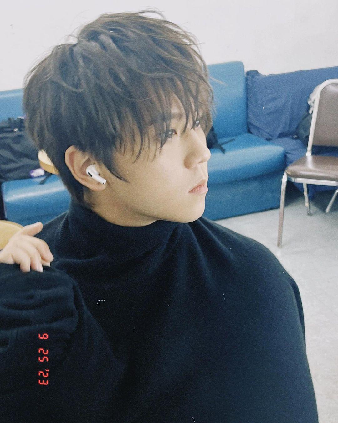 姜濤修剪了頭髮,在IG貼多角度靚仔相。