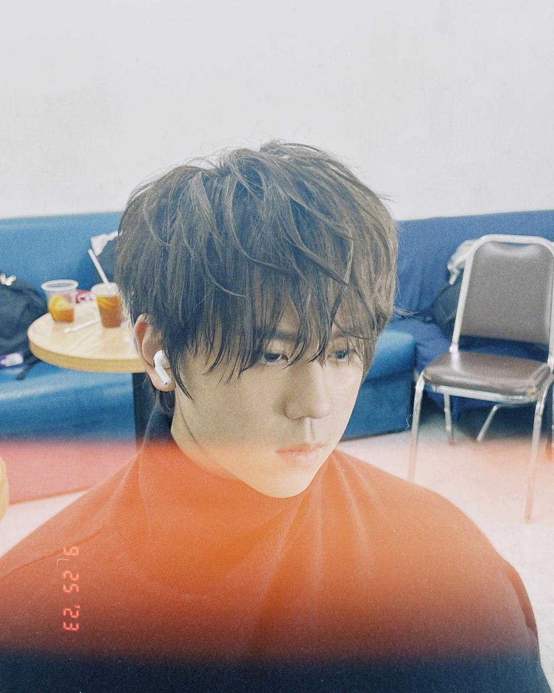 姜濤修剪了頭髮,在IG貼多角度靚仔相。