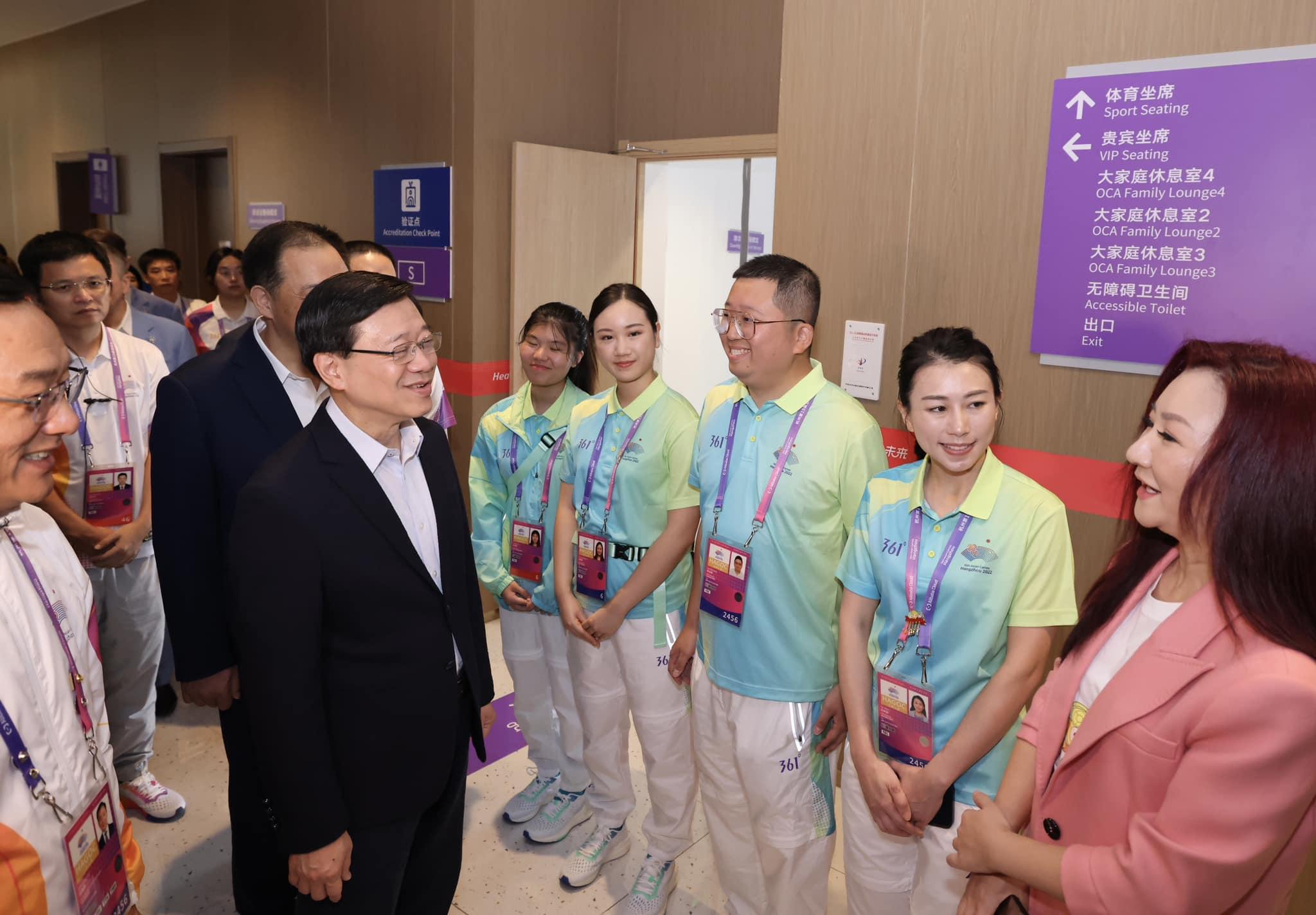 杭州亞運|李家超參觀桐廬馬術中心 指香港是參與者亦是貢獻者