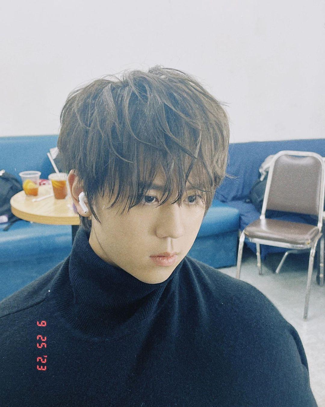 姜濤修剪了頭髮,在IG貼多角度靚仔相。