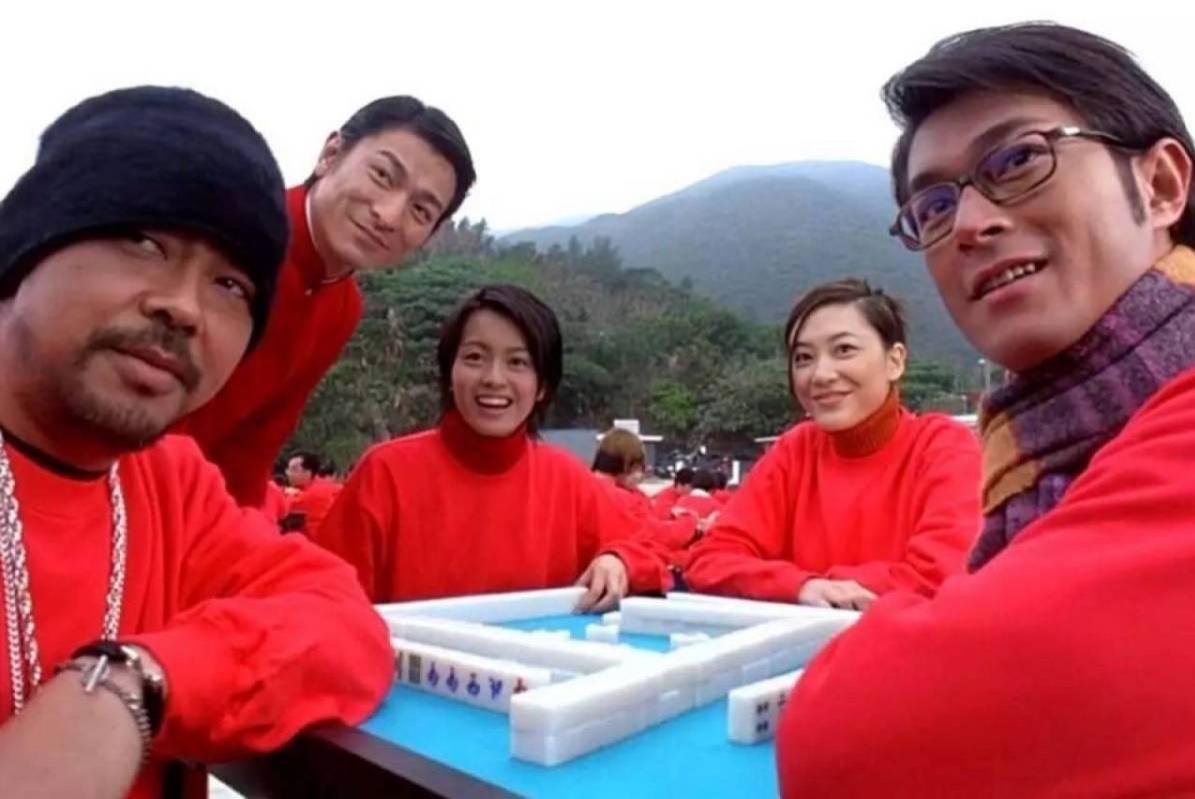 《嚦咕嚦咕新年財》以打麻雀為主題,結局於香港島大浪灣拍攝。(嚦咕嚦咕新年財截圖)