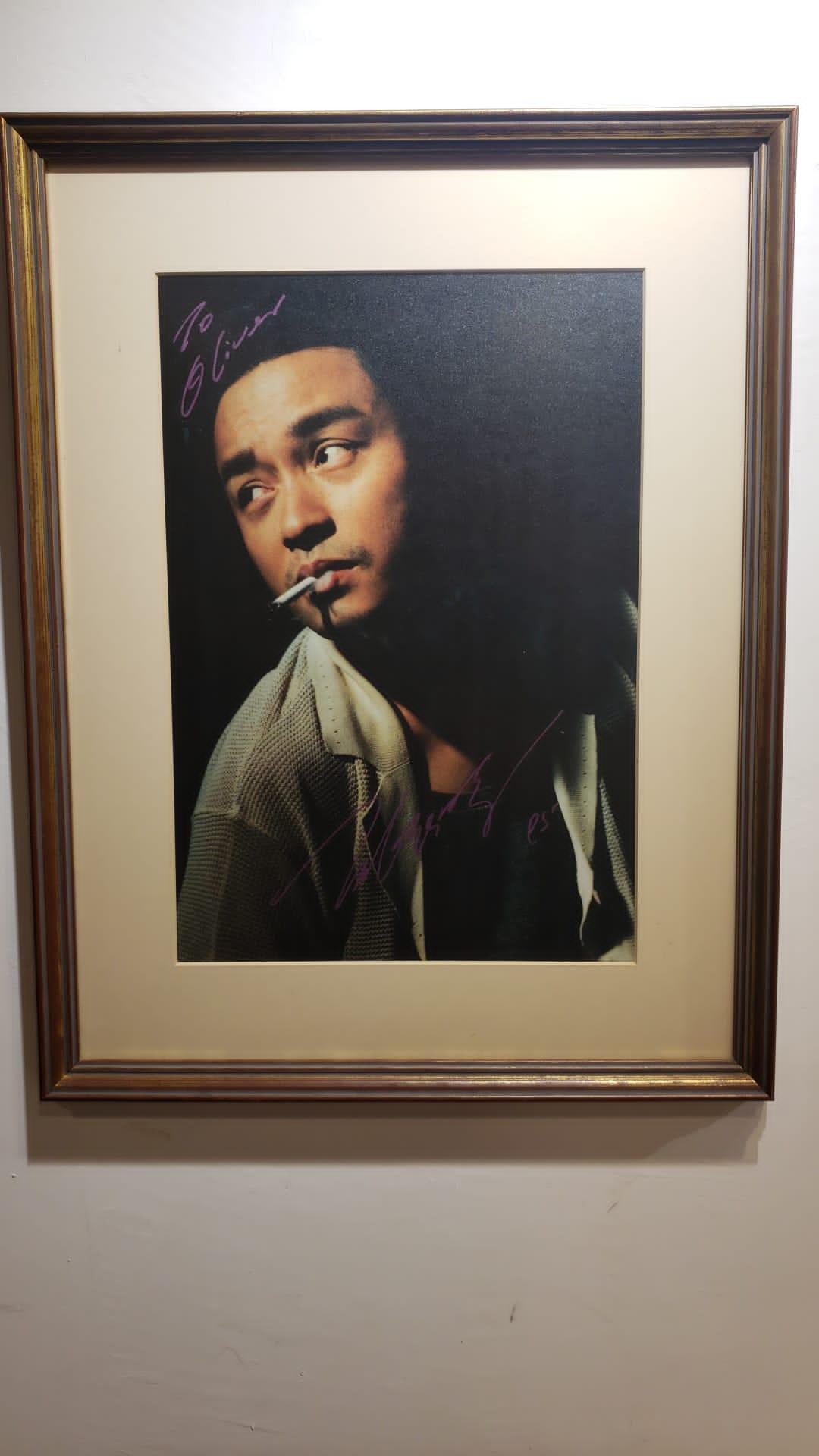 其中有兩張哥哥親筆簽名的《阿飛正傳》照片則由好友Oliver借出展覽。