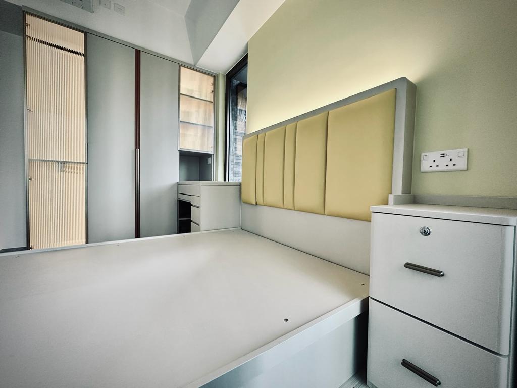 主人房延續了輕奢華風格