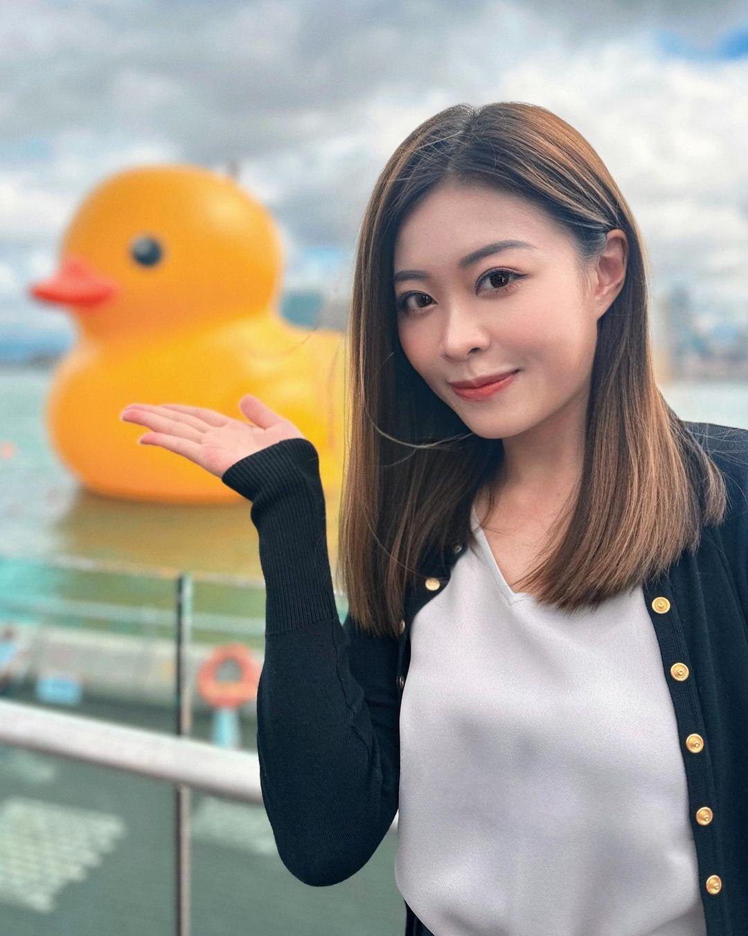 何思懿由落選香港小姐轉跑道成TVB記者。(何思懿IG)