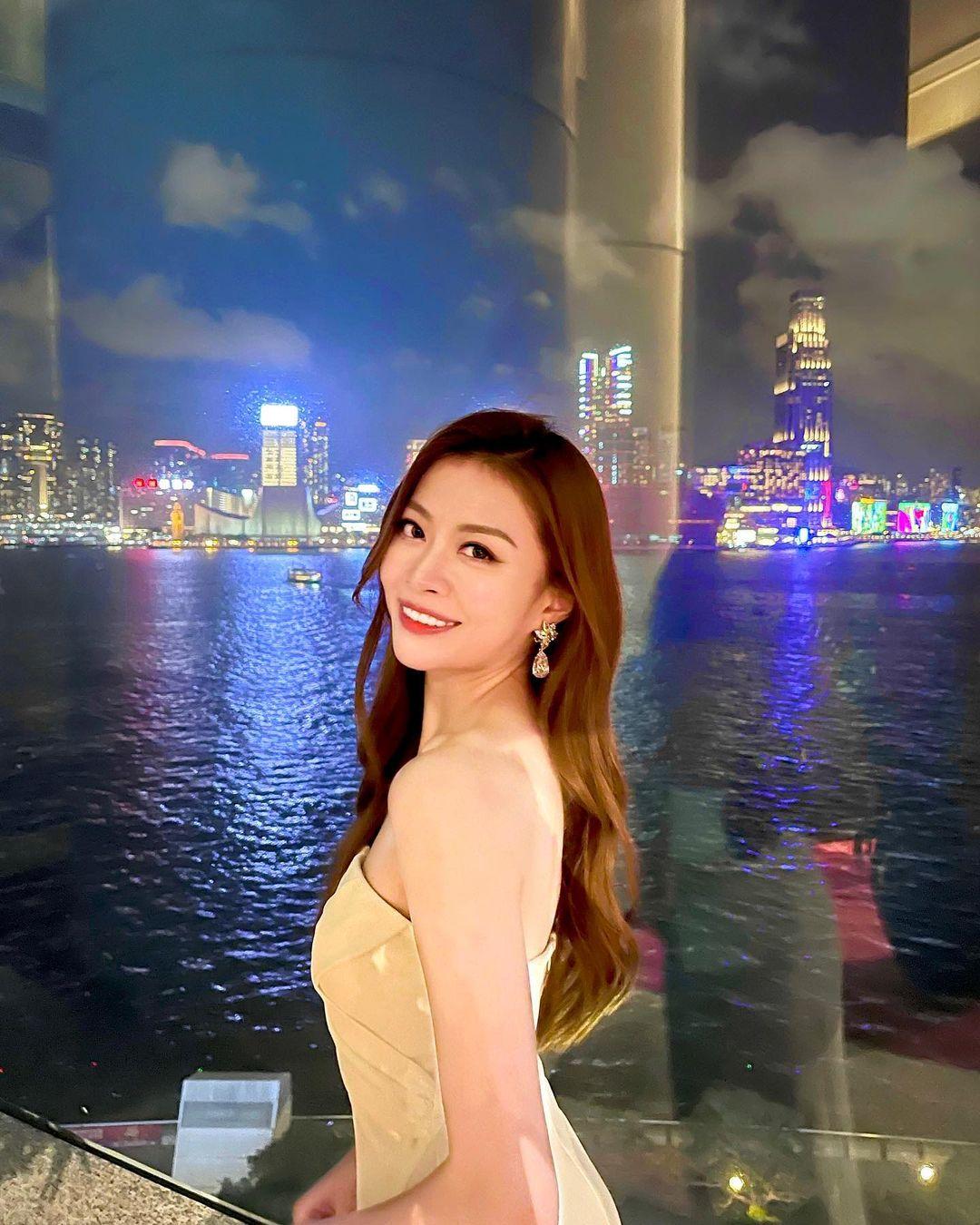 何思懿身高166.5cm,嗜好跳舞、唱歌、畫畫、鋼琴。(何思懿IG)