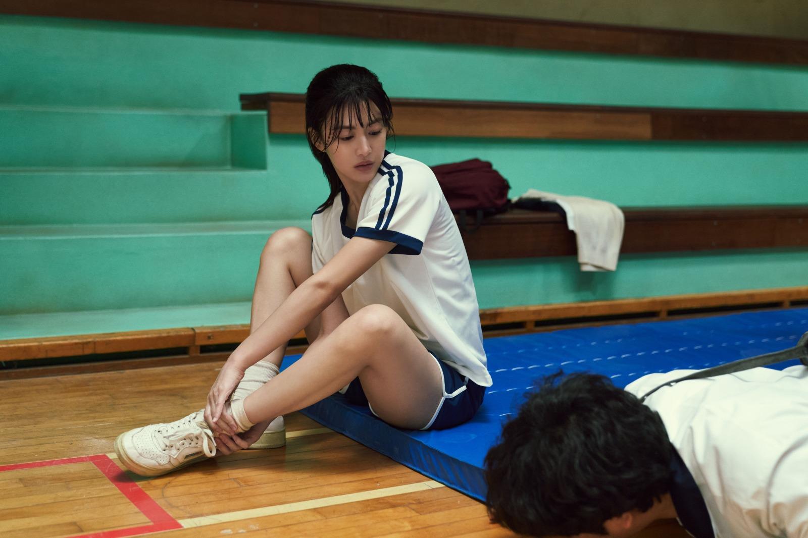 高允貞在《Moving超異能族》中扮演不死身異能人張喜秀,運動服造型更迷倒萬千觀眾。