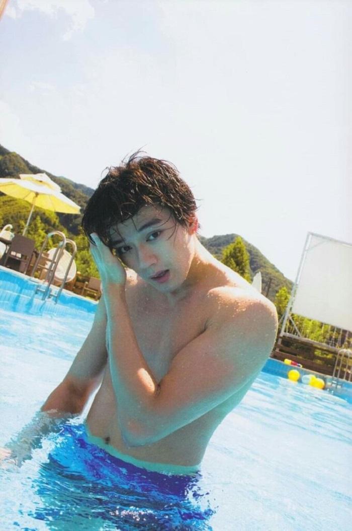 真人版《海賊王》索隆男星 新田真劍佑愛雙下巴妹