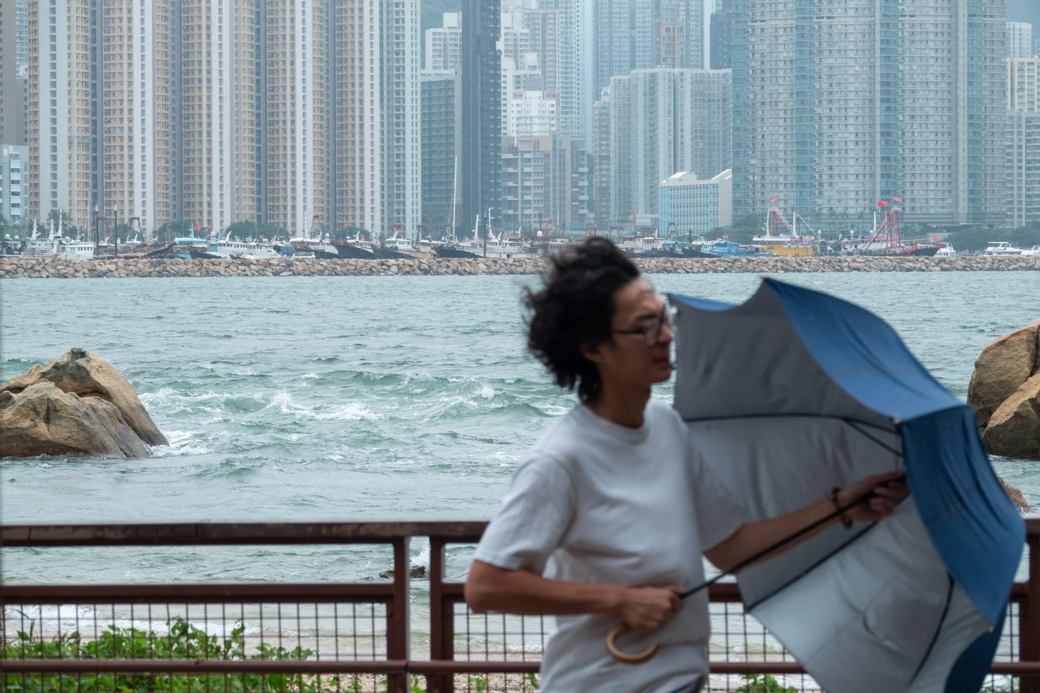 颱風蘇拉|八號風球下鯉魚門三家村的情況。(陳奕釗攝)