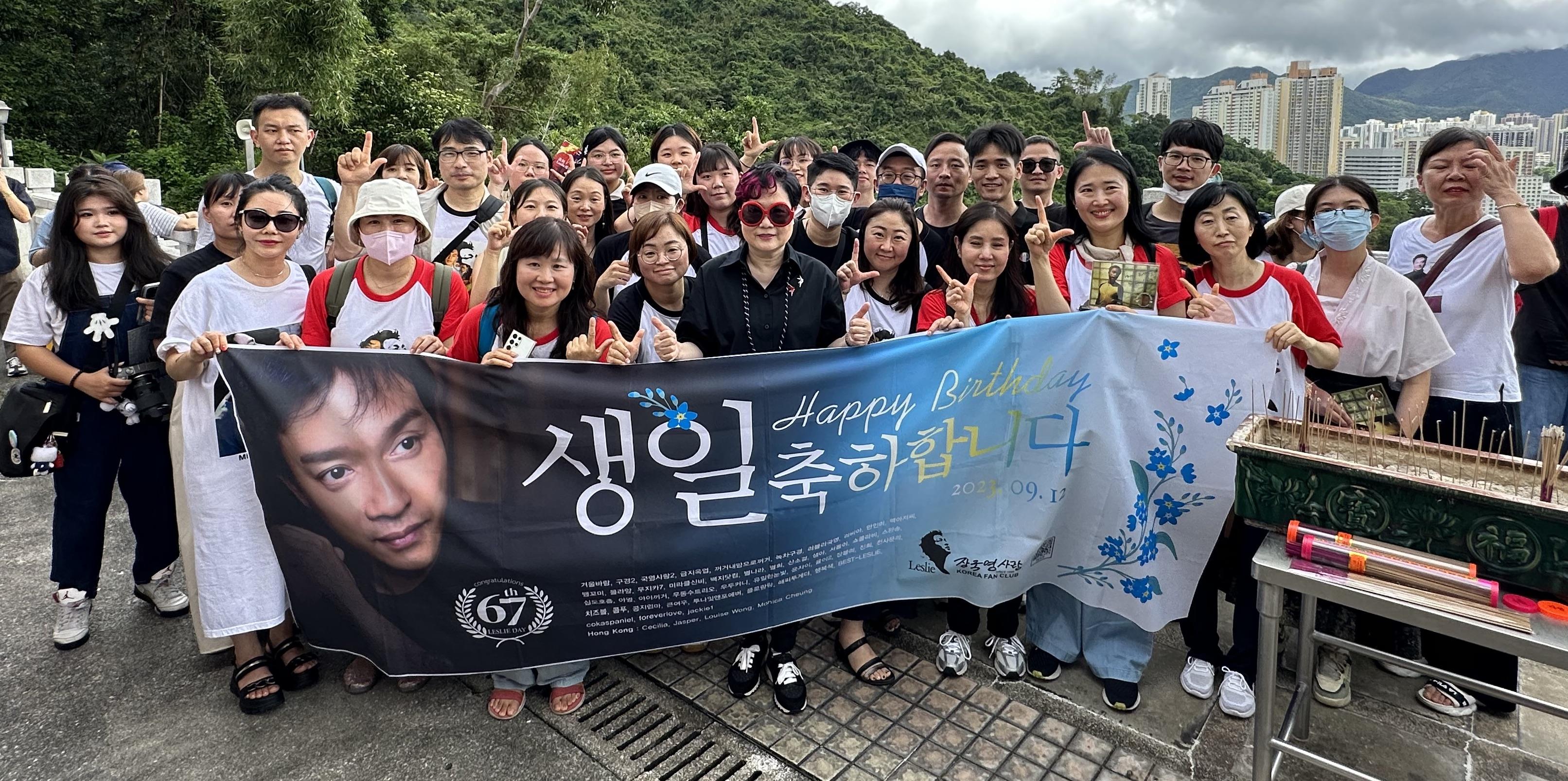 各地fans經歷完疫情後,終於可以來港共聚一起為哥哥送上生日祝福。