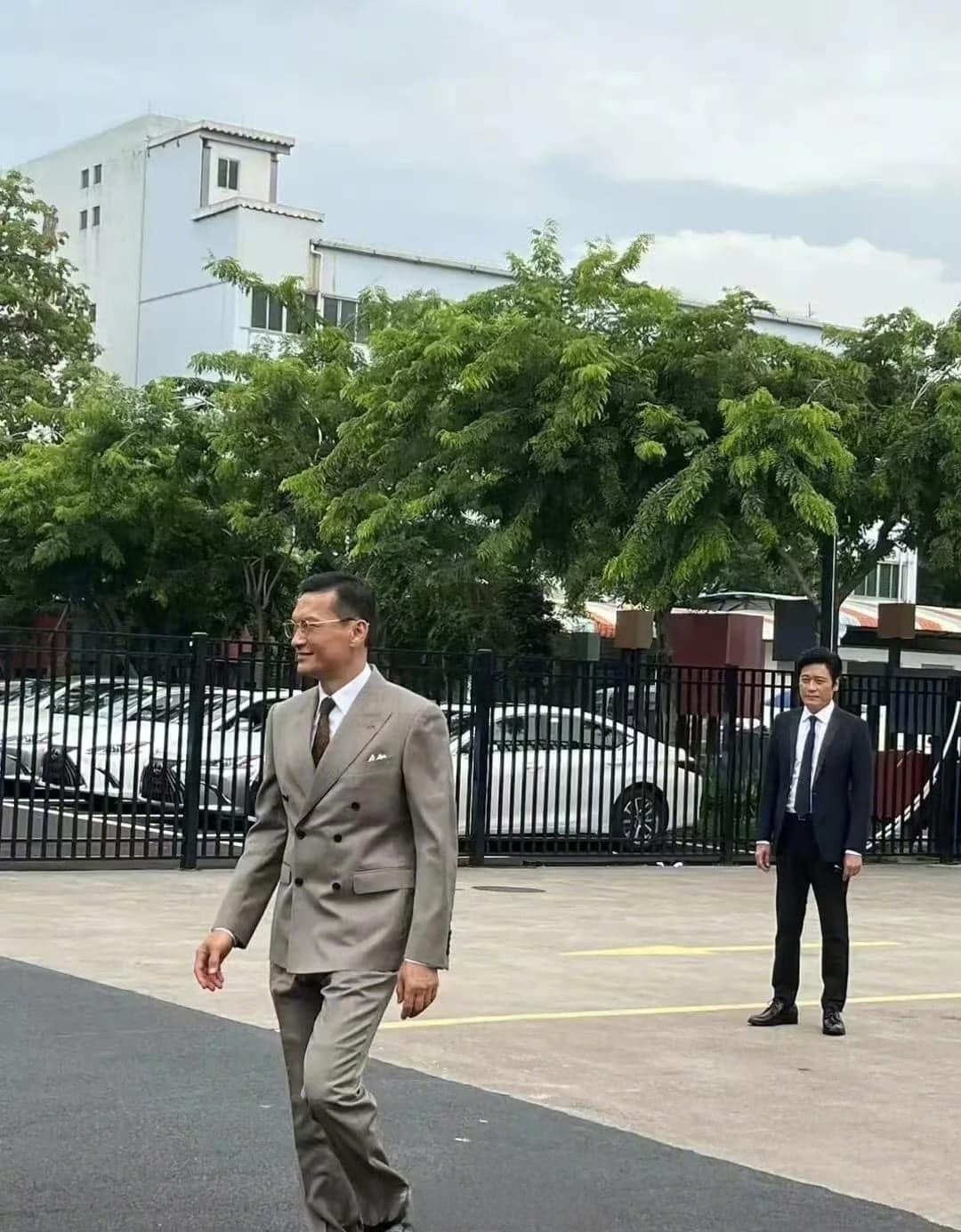 陳鴻錦保養得宜。