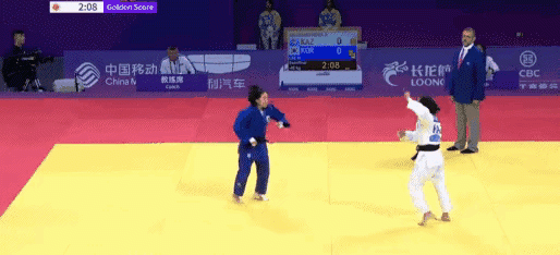 南韓選手李慧卿在比賽期間不慎出手掌摑哈薩克對手的臉部(影片截圖)