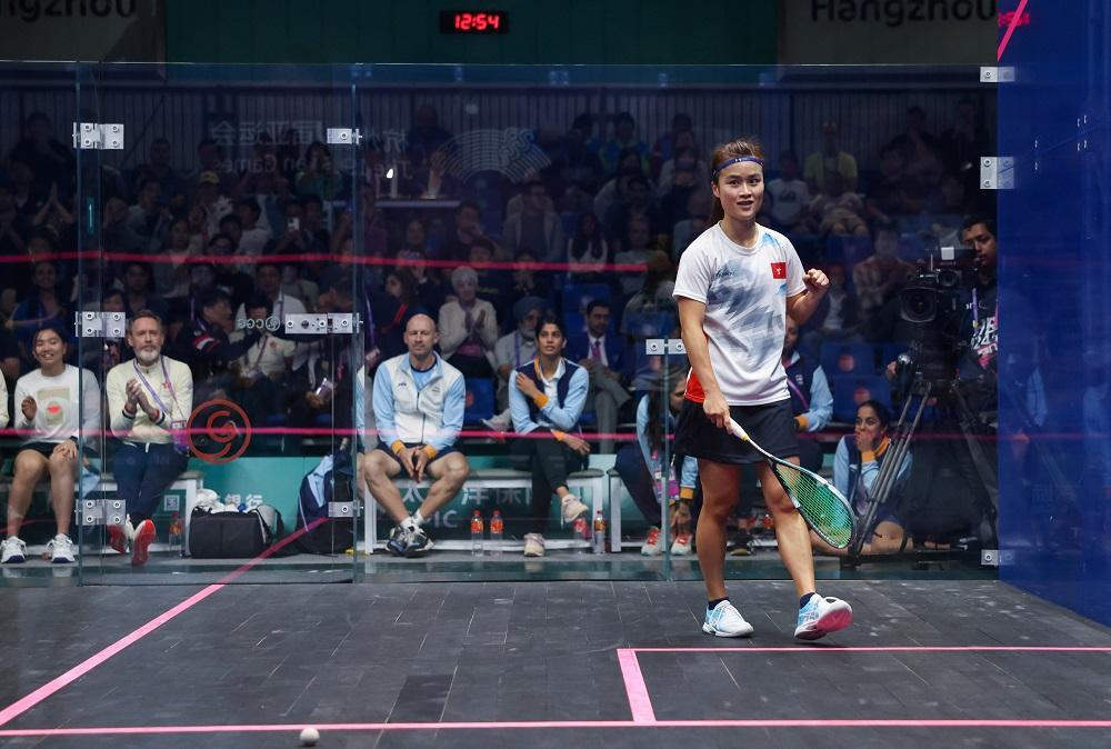 香港壁球代表李嘉兒獲勝後慶祝。(新華社)