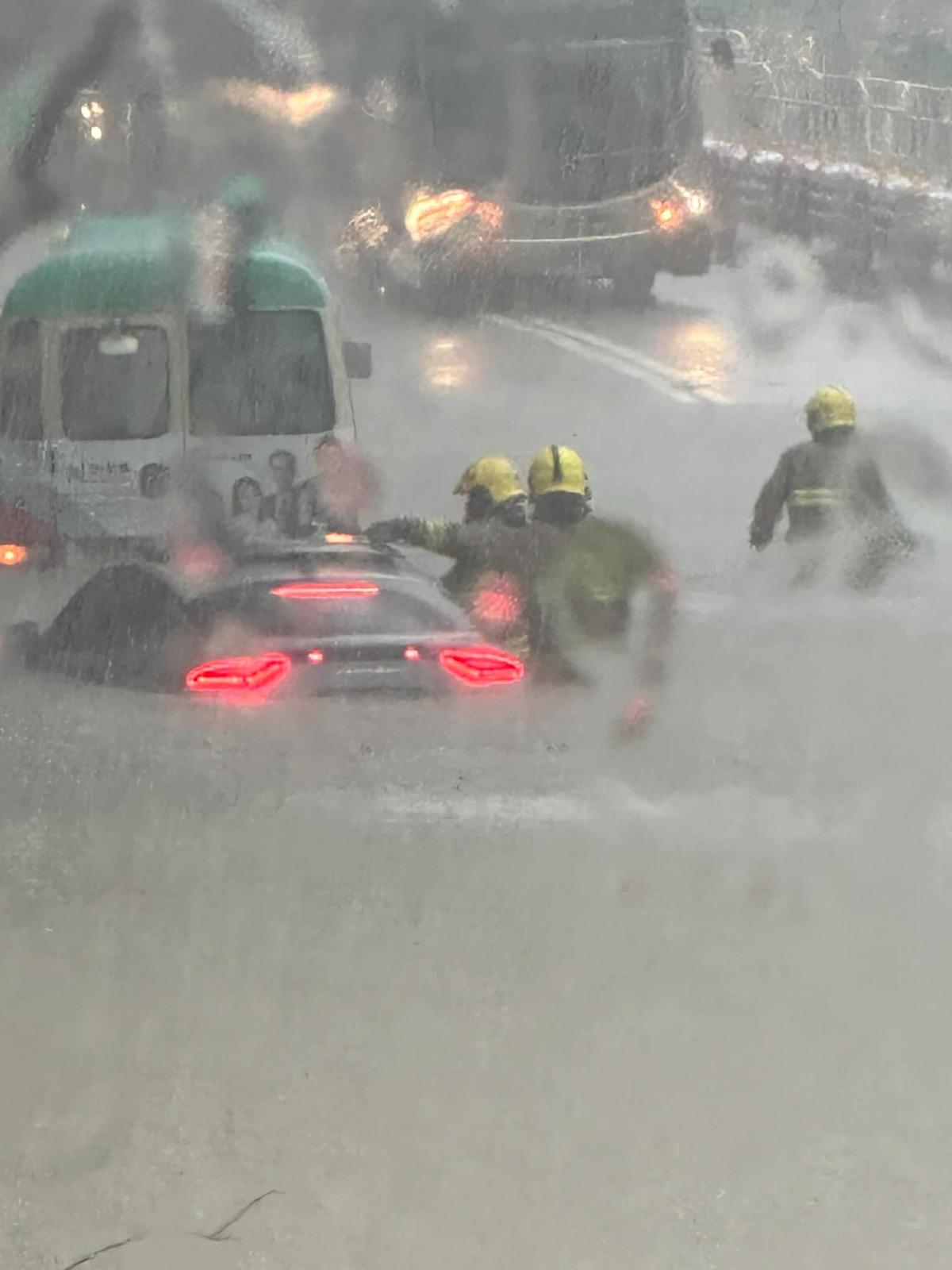 將軍澳多處水浸(fb「將軍澳主場」圖片)