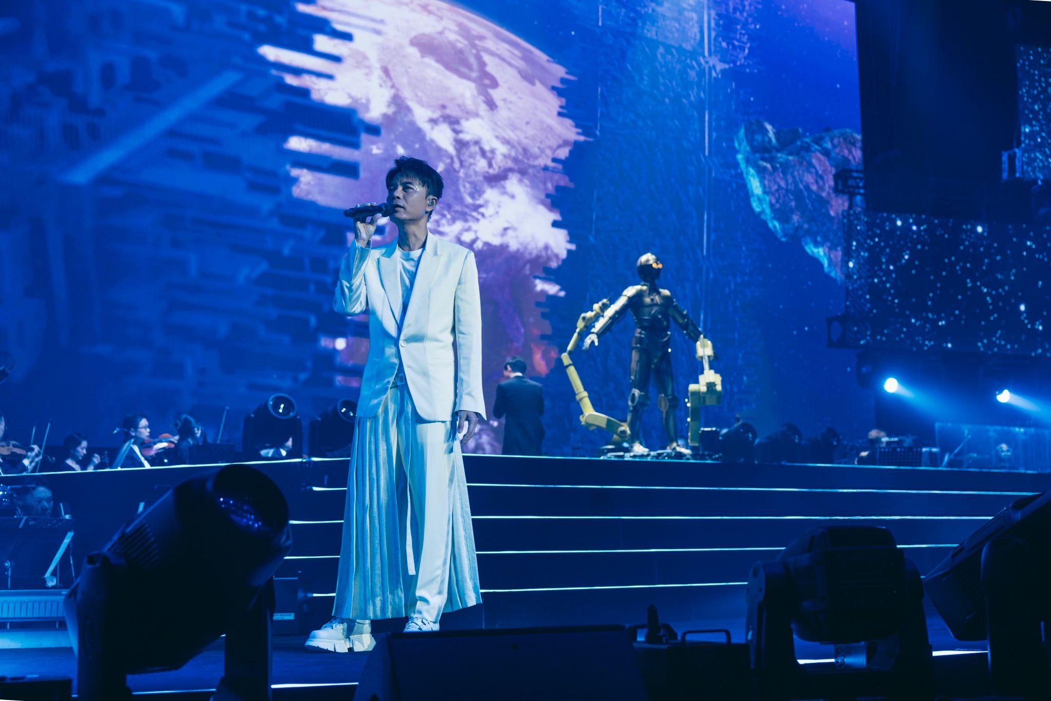 李克勤於澳門倫敦人與澳門管弦樂團舉行一連四場《我們的交響樂演唱會》。