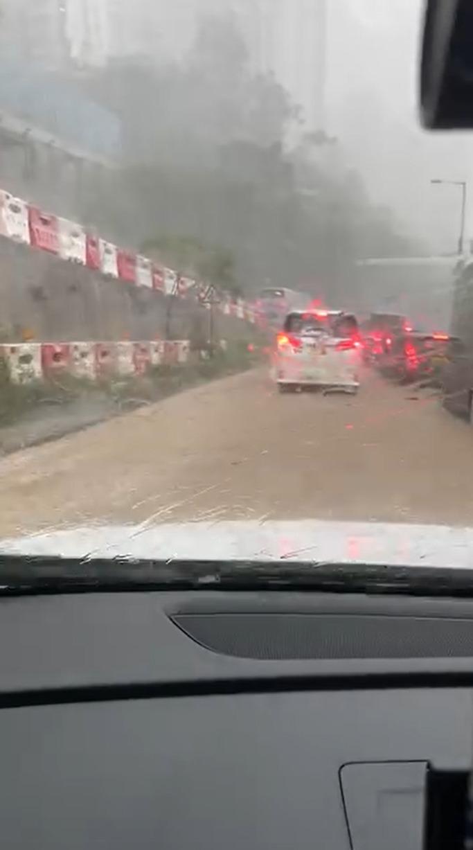 將軍澳隧道口(fb「將軍澳主場」截圖)