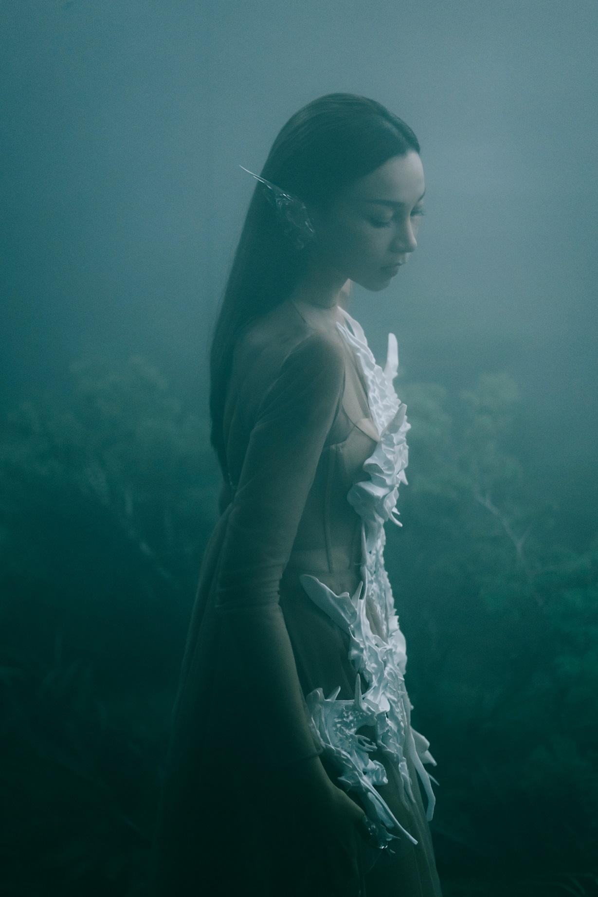 AGA在 《Special One》MV演Eason內心世界裡創作的AI。