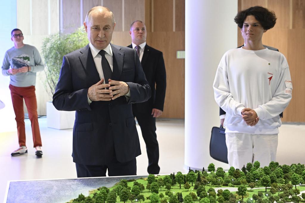 普京替身|普京近期公開露面照片。(美聯社、互聯網)