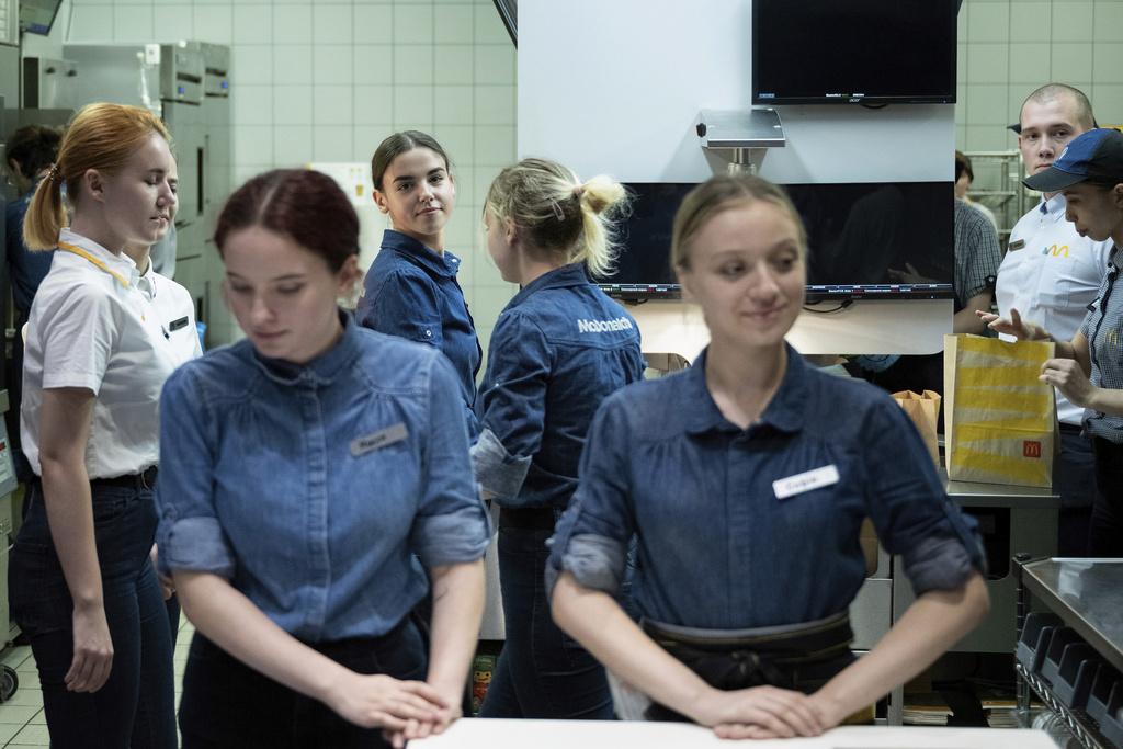 基輔麥當勞店員。(美聯社)