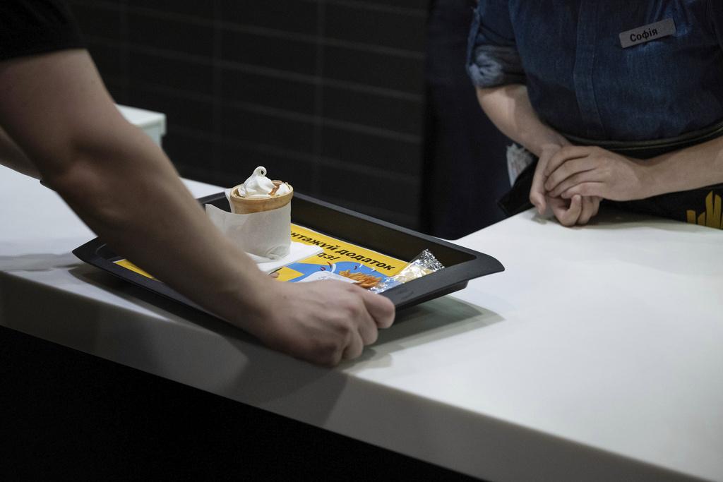 基輔麥當勞出售新地。(美聯社)