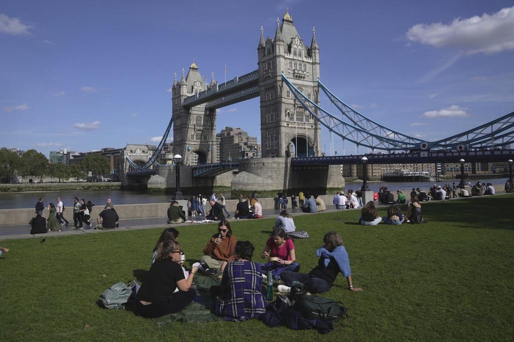 英國就業|英國打工仔去年平均請7.8日病假 創13年新高。(美聯社、路透社、互聯網)