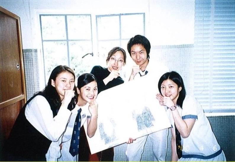 蔡卓妍在玫瑰崗學校讀高中,更是風頭躉。