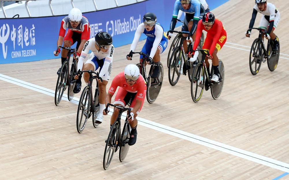 梁嘉儒出戰場地單車男子全能項目。(港協暨奧委會圖片)