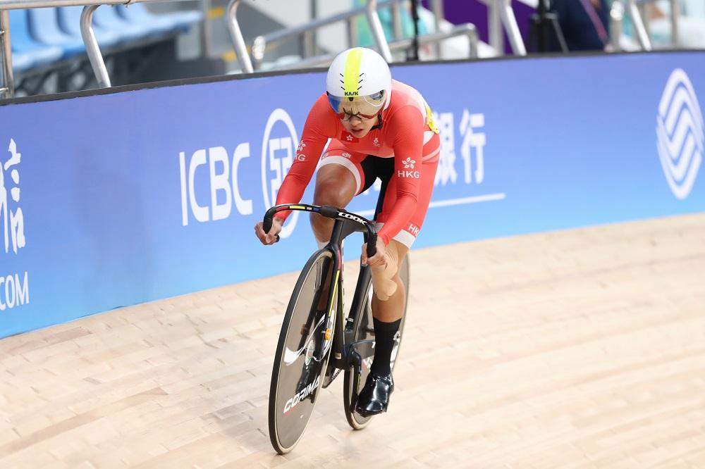 場地單車香港代表吳思穎與楊礎搖在爭先賽對賽。(港協暨奧委會圖片)