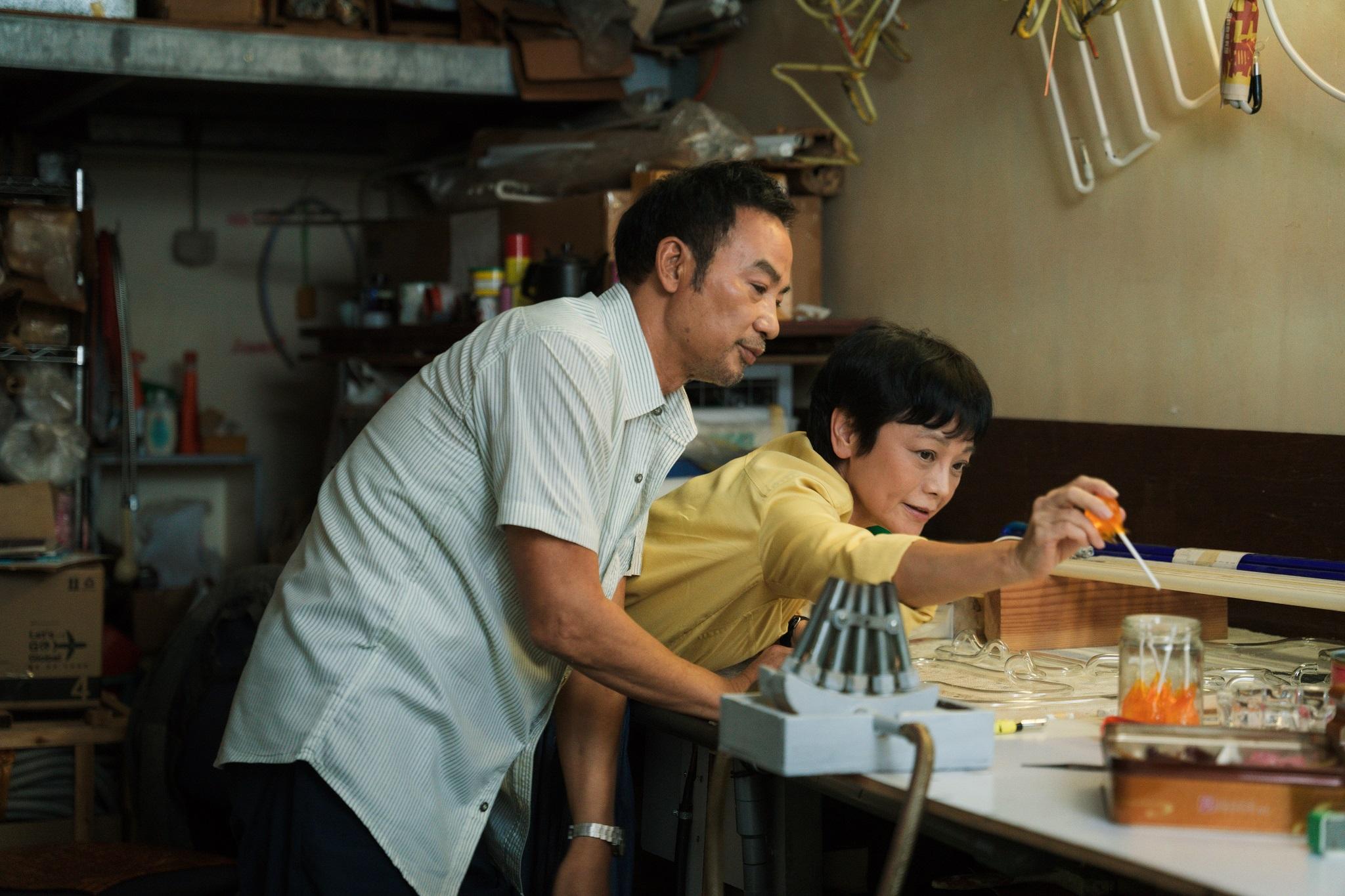 張艾嘉為拍攝《燈火闌珊》特地學燒霓蜽光管。