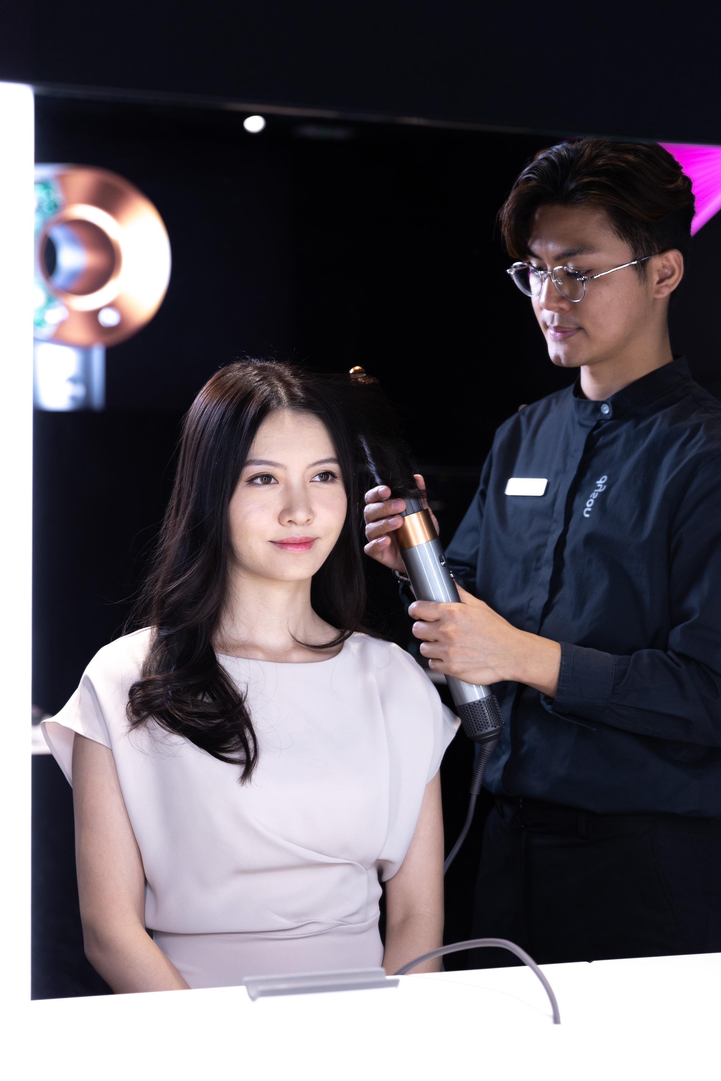 顧客可預約Dyson專業造型體驗,體驗獨特美髮服務。