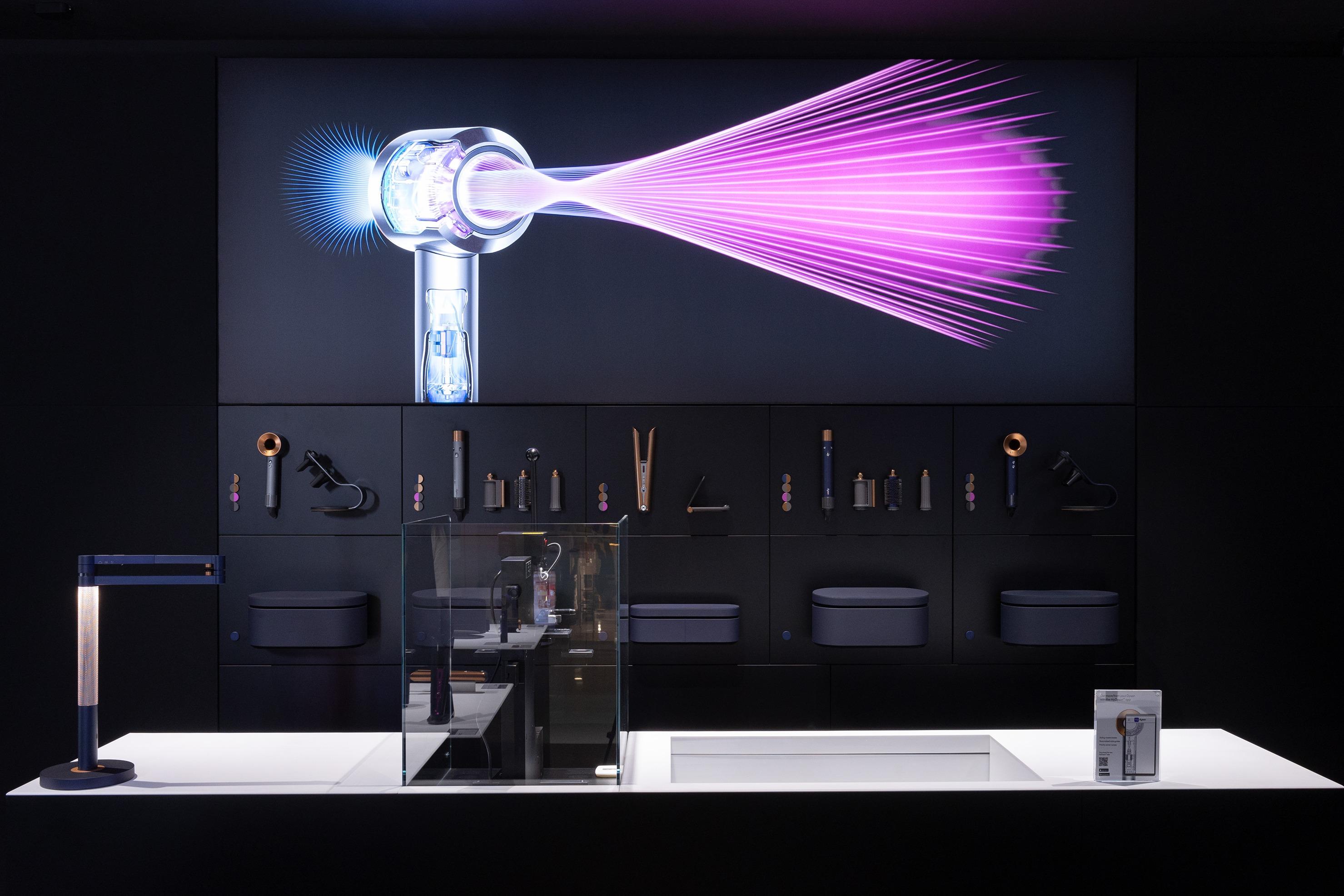 Dyson全港首間Dyson科研美髮體驗店,最近進駐ifc。