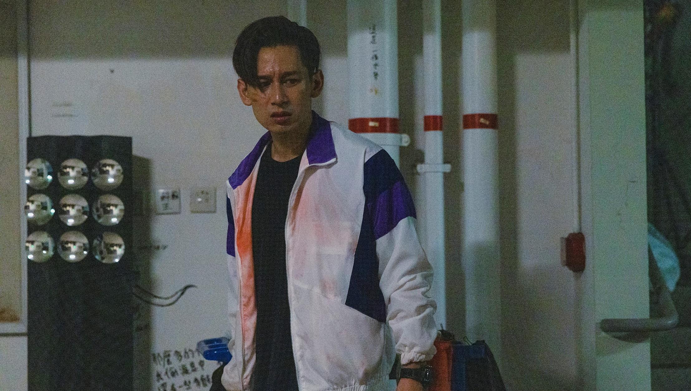 駱振偉演的周Sir因女友爆頭死亡,大受打擊。