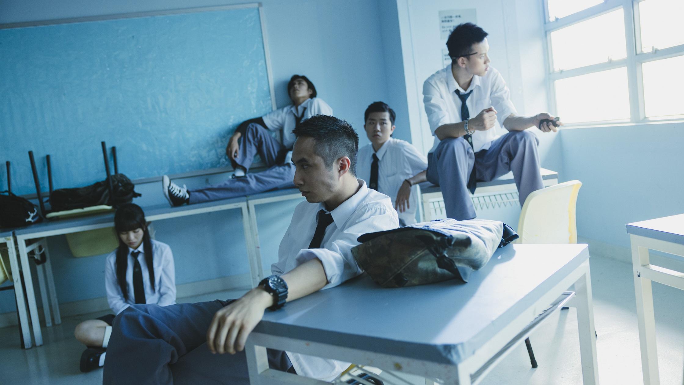 上周講到Marco目擊好友Billy(前中位置)爆頭死亡。(《那年盛夏我們綻放如花》劇照)