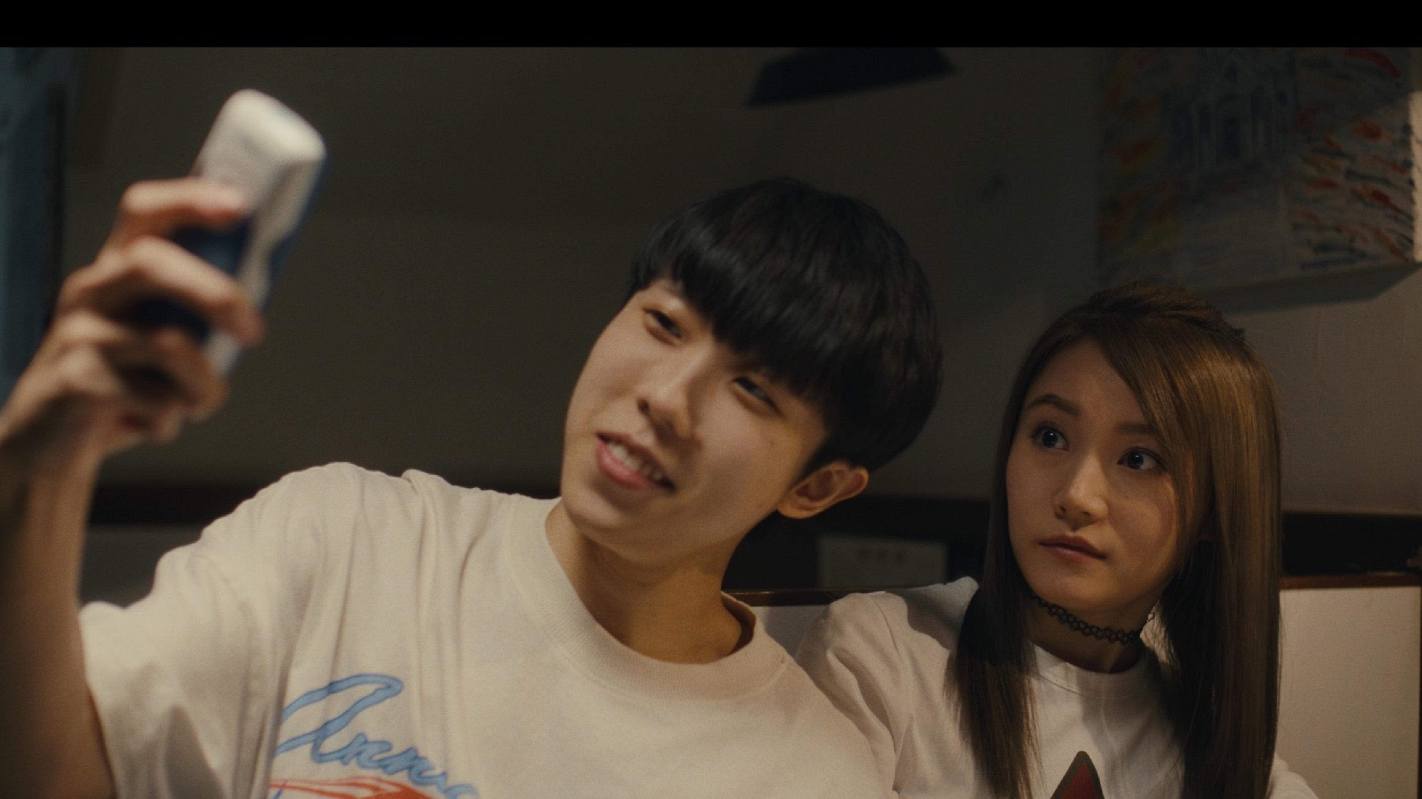 Marco展開沒回頭路的復仇大計前,鼓起勇氣向何晞媛 (陳穎欣 飾) 表白。(《那年盛夏我們綻放如花》劇照)