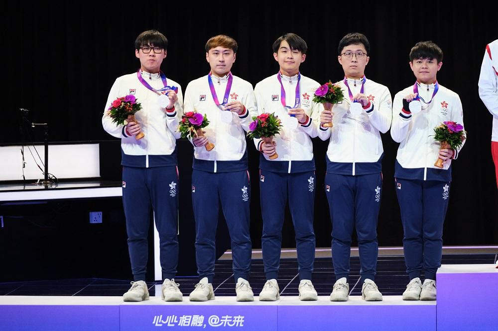 香港電競代表獲得銀牌。(港協暨奧委會圖片)