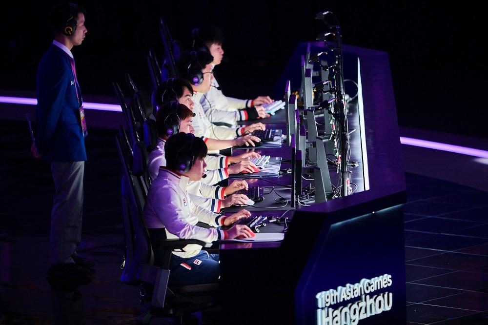 香港電競代表獲得銀牌。(港協暨奧委會圖片)