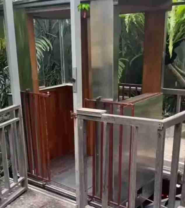 軌道傾斜超過35度的玻璃電梯。(X)