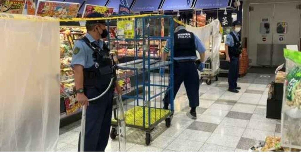 新潟一個百貨公司有青年持刀傷人。(X)