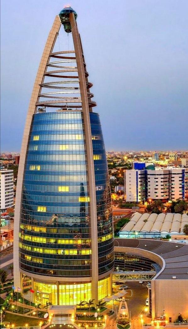 該建築原本的模樣。(X)