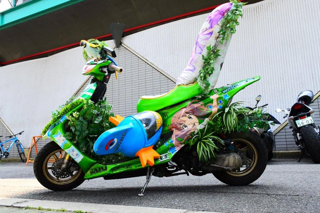 日本一位男子將自己的綿羊仔作痛車改裝。(X)