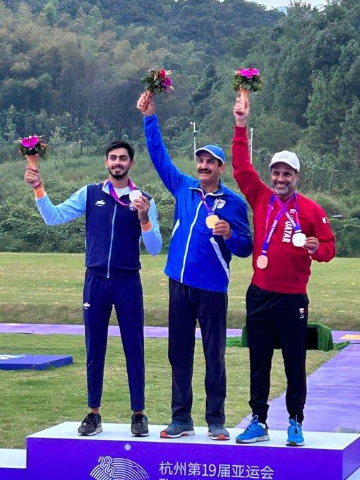 杭州亞運男子個人定向飛靶決賽,科威特60歲老將Abdullah Al-Rashidi締造60分滿靶平世界紀錄奪得個人生涯第4面亞運金牌。(X)