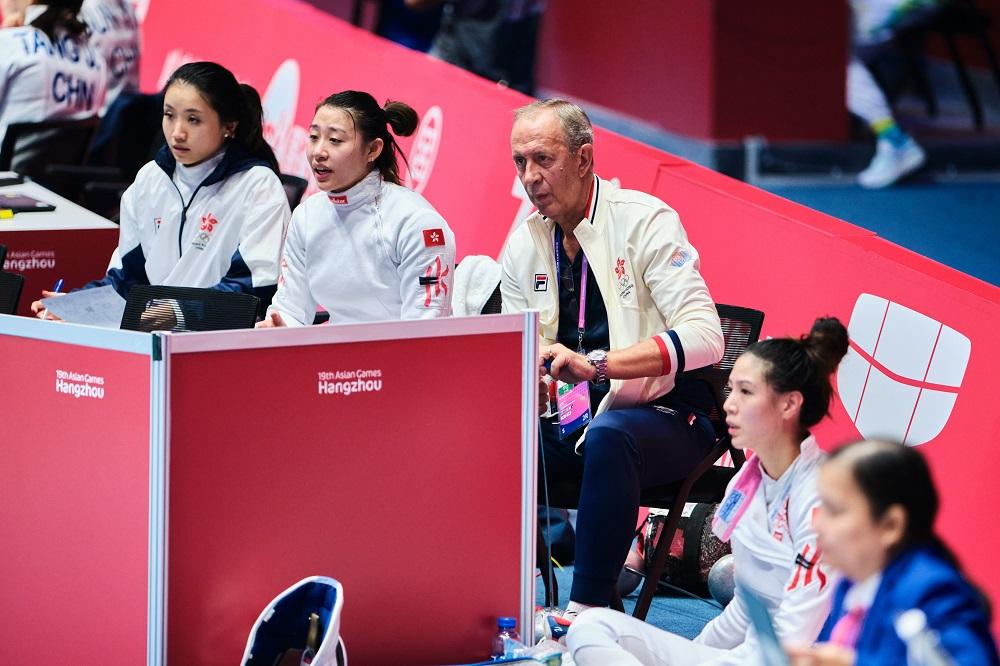 香港女子重劍隊八強擊敗新加坡。(港協暨奧委會圖片)