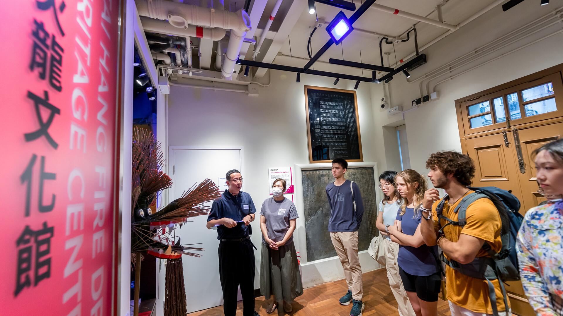 學員參觀大坑火龍文化館,認識舞火龍的起源及意義(旅發局提供)