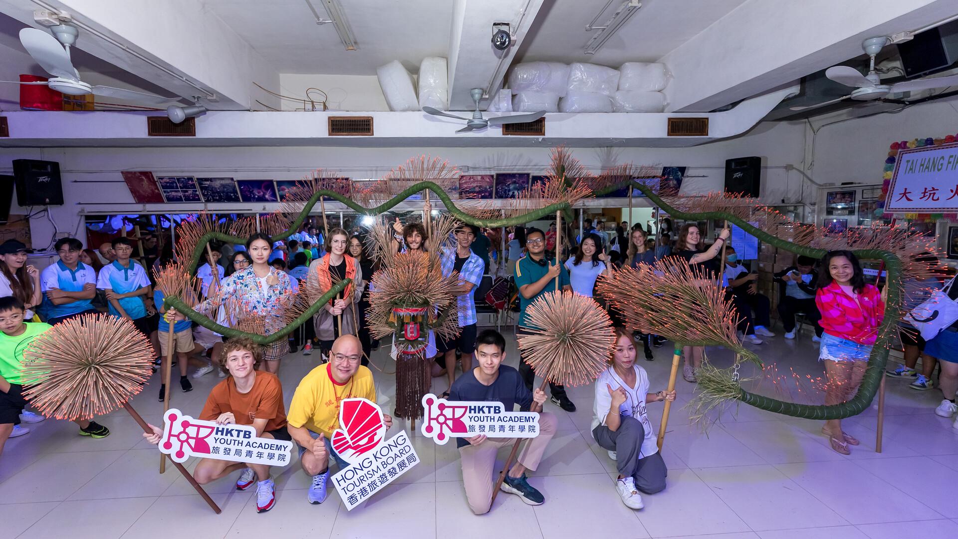 學員參觀大坑火龍文化館,認識舞火龍的起源及意義(旅發局提供)