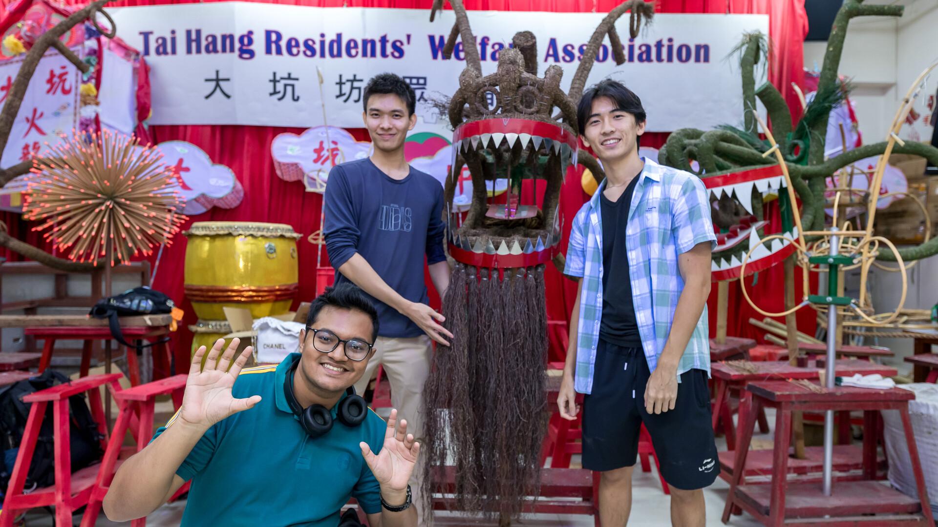 學員與真龍頭合照留影(旅發局提供)