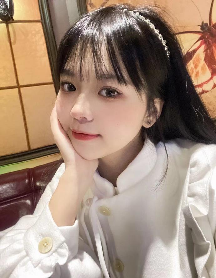 抖音網紅黃老師facebook照(音樂老師花開富貴fb)