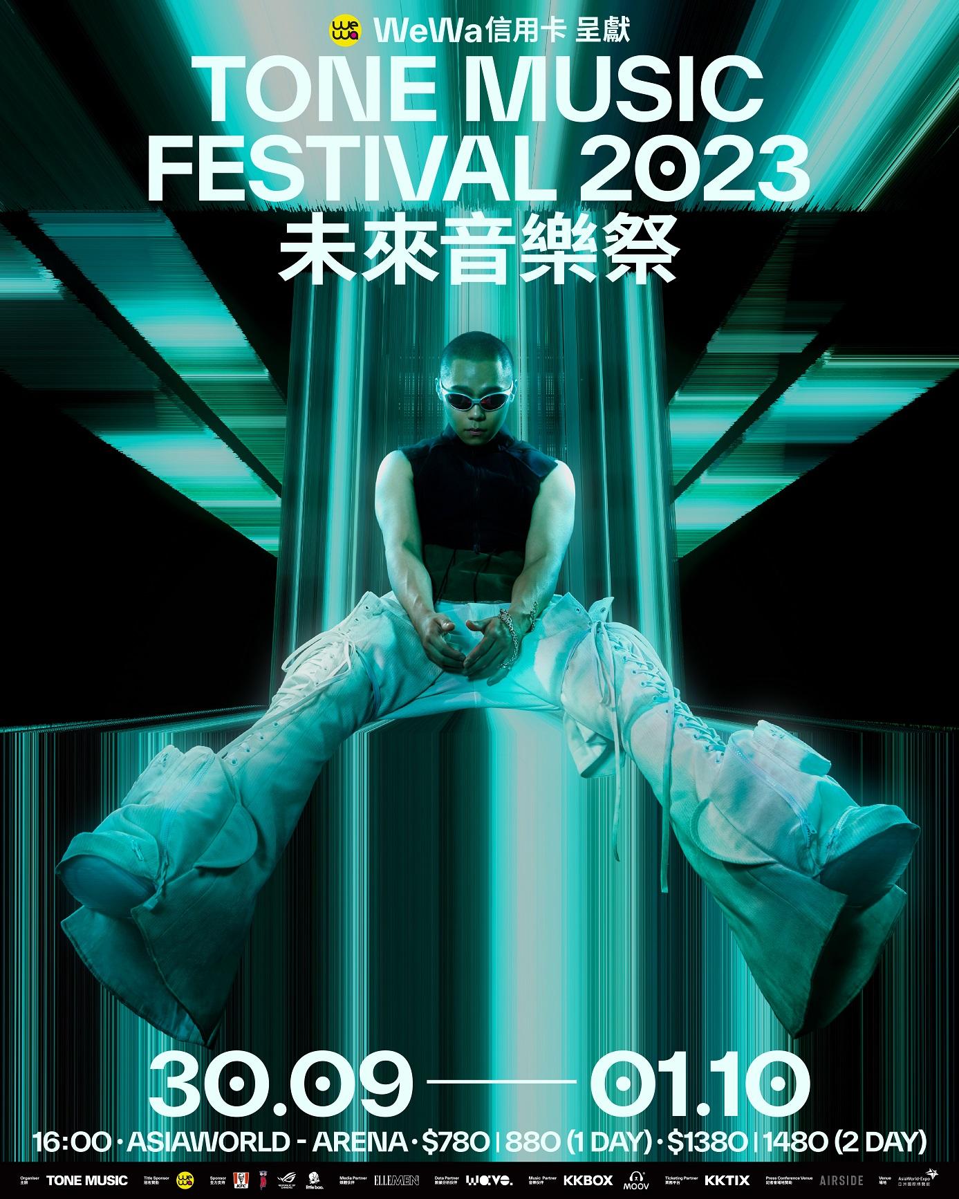 Gareth T.戴上銀框的墨鏡,穿搭充滿未來實用主義。