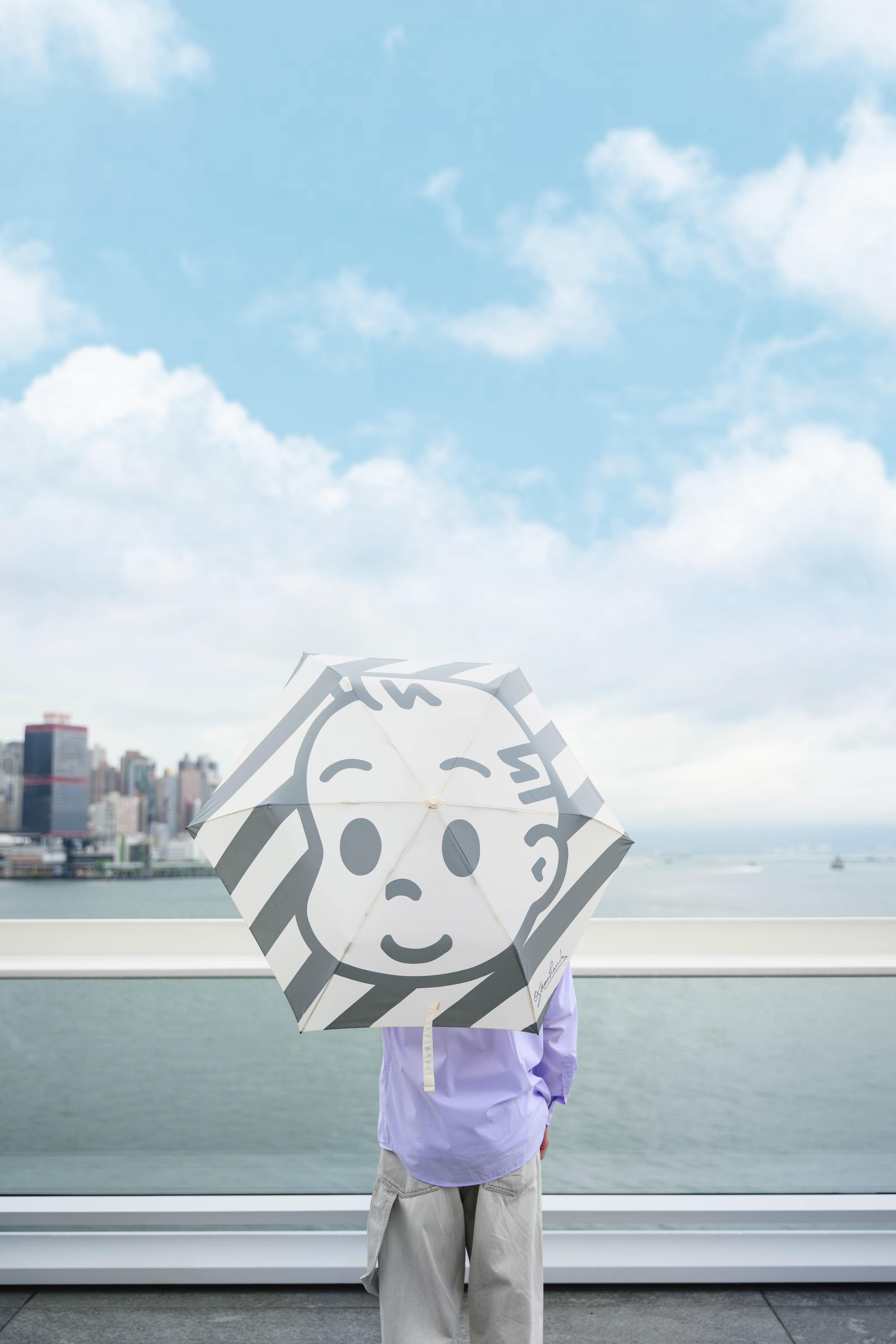 海港城再與OSAMU GOODS合作 推出輕盈折疊雨傘
