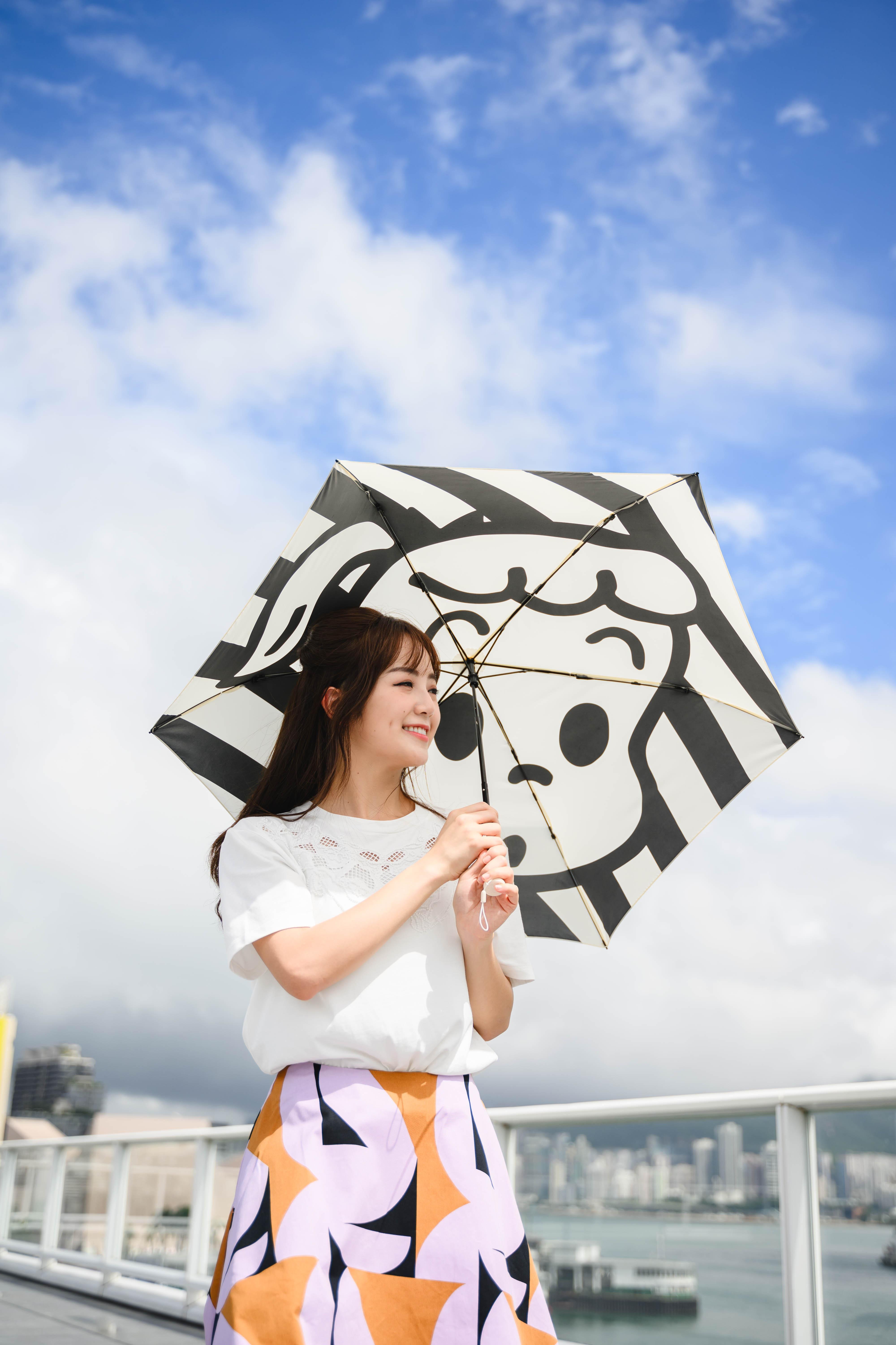 海港城再與OSAMU GOODS合作 推出輕盈折疊雨傘