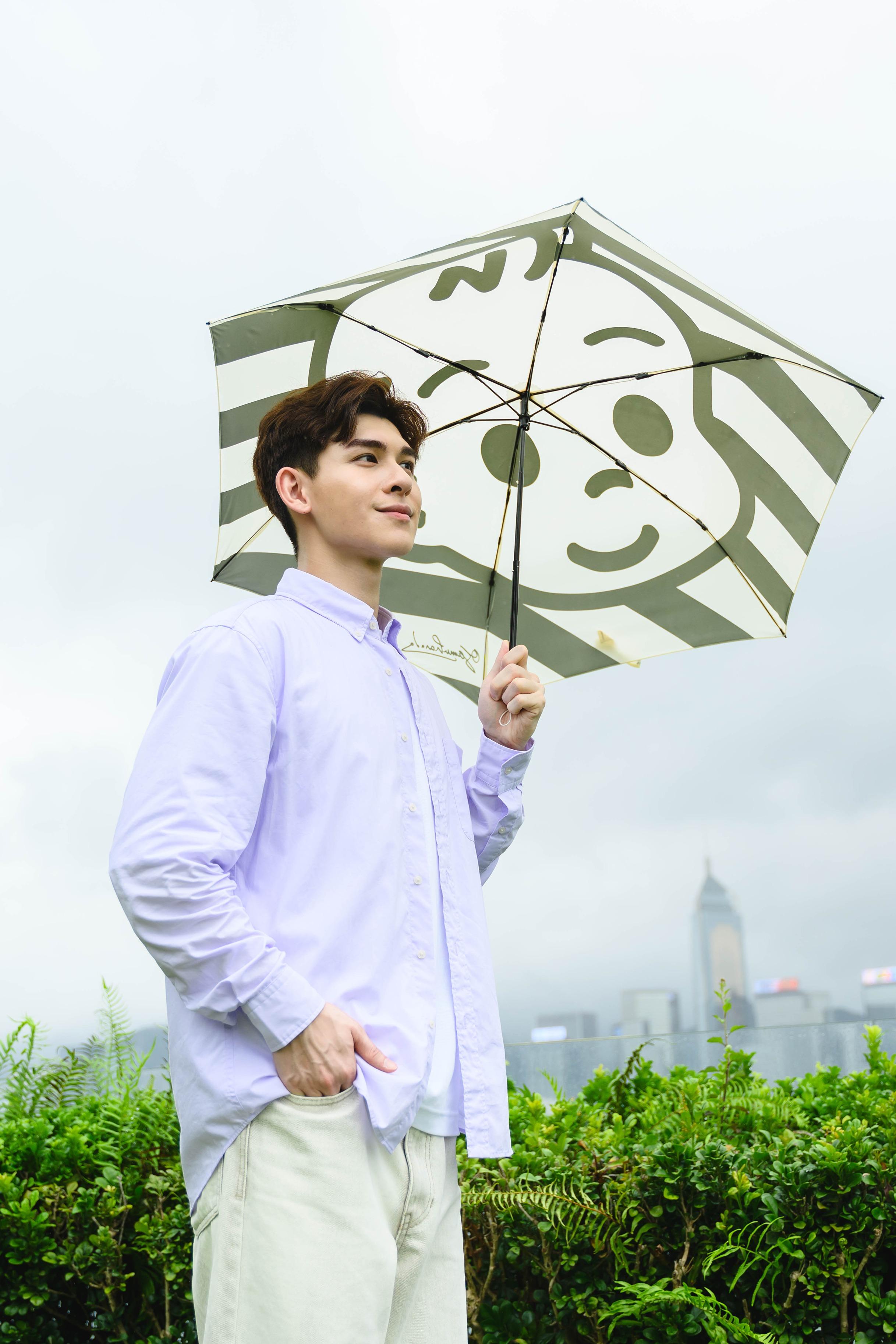 海港城再與OSAMU GOODS合作 推出輕盈折疊雨傘