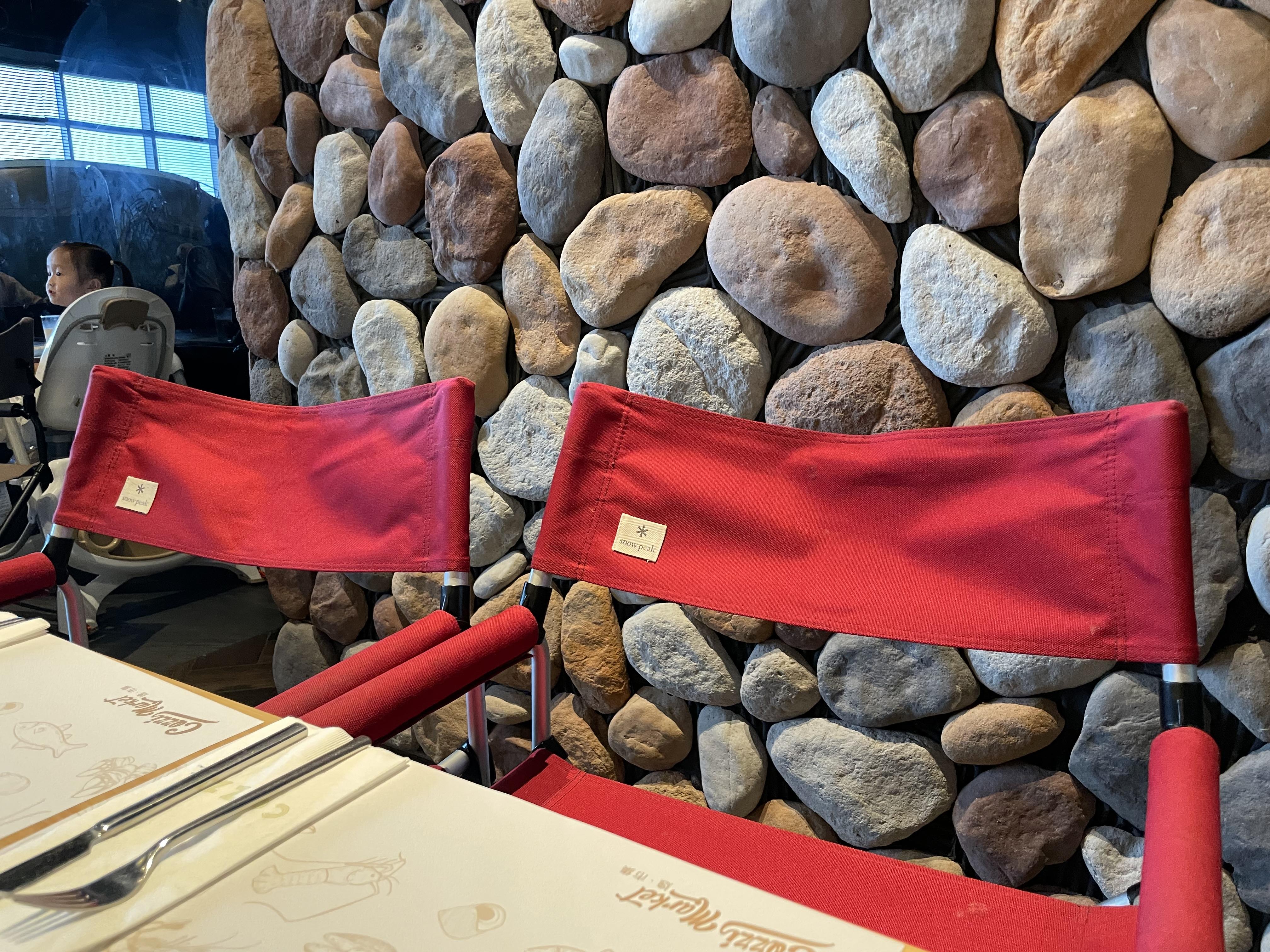 餐具及枱凳都使用Snow Peak的產品。